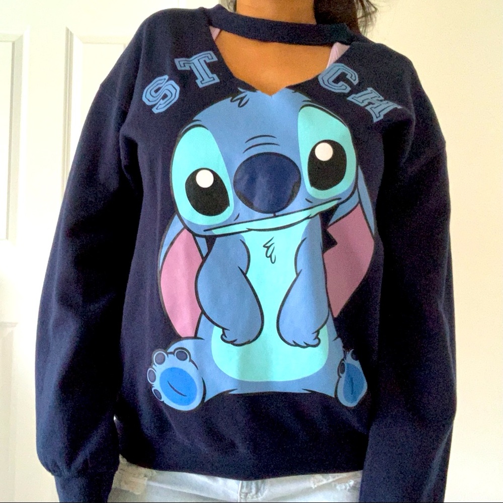cute Stitch graphic sweatshirt. Size SM
